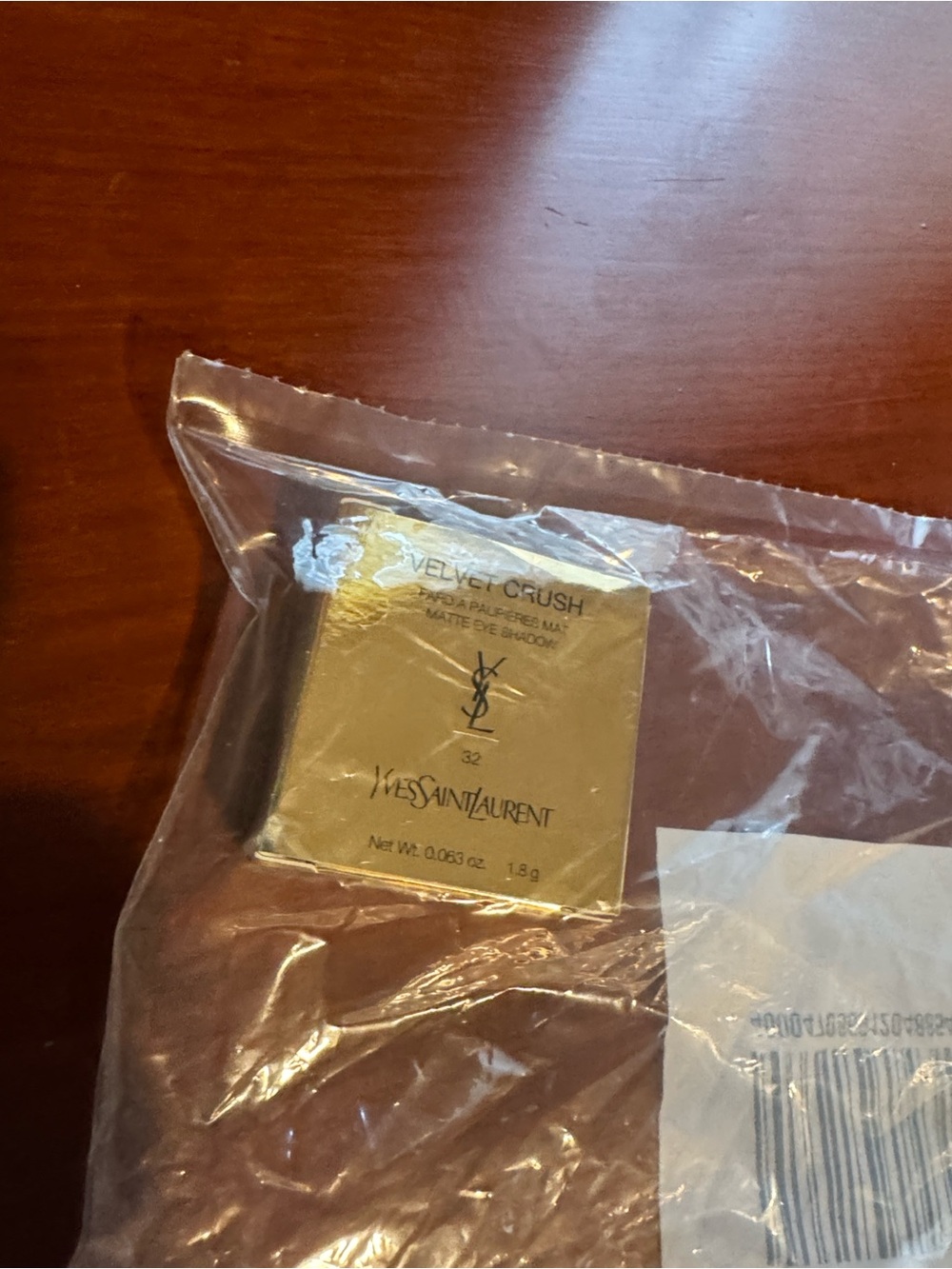 Yves Saint Laurent Velvet Single Eyeshadow — Charcoal Gray - Picture 4 of 4